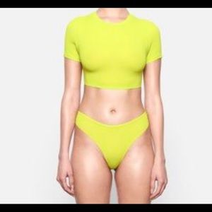 NWT SKIMS neon lime fits everybody crew crop